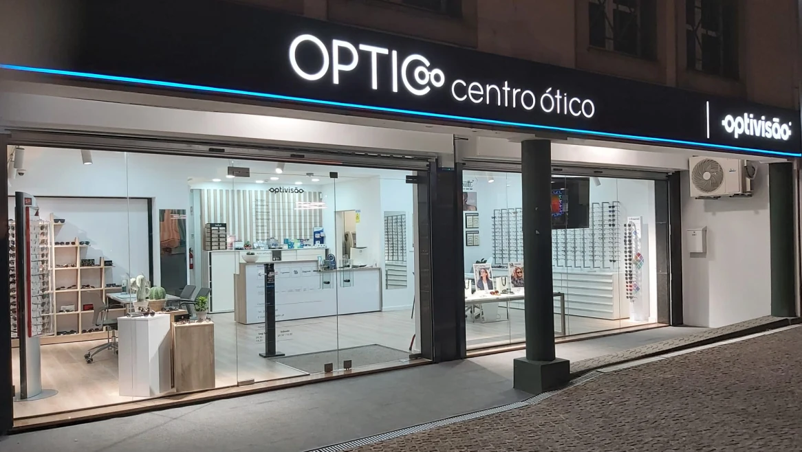 Fachada e espaço da OPTIC, em Albergaria-a-Velha